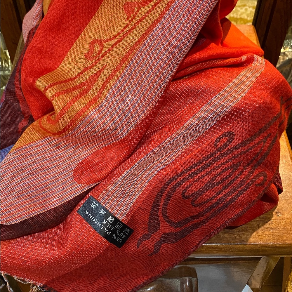 Women's Shawl Scarf NWOTs 65 x 27 inch Vibrant Color - Picture 2 of 4